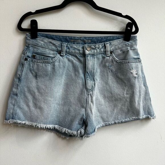 Michael Kors Women's High Rise Fringe Hem Light Distress Blue Denim Shorts Sz10 - Picture 1 of 5